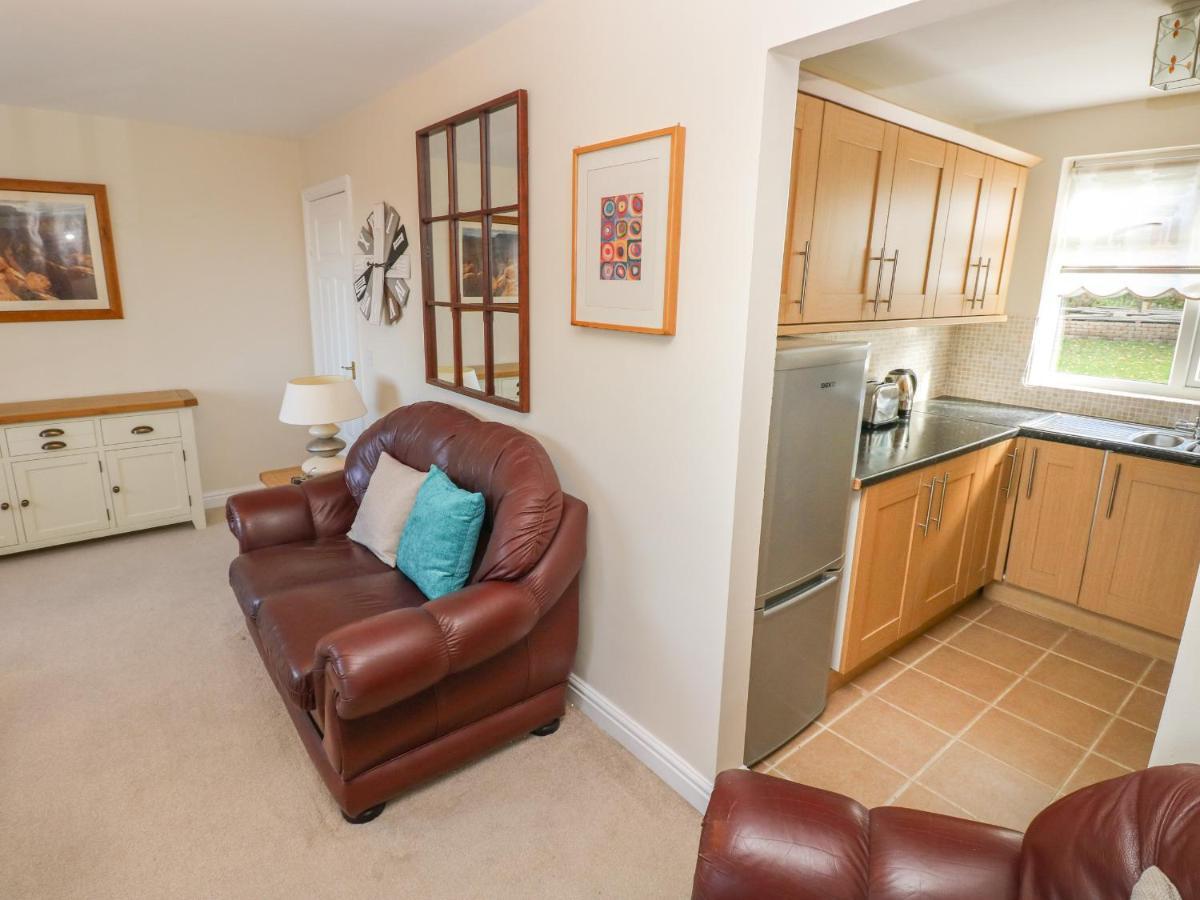 Ffau'R Ddraig Villa Llanelli Buitenkant foto