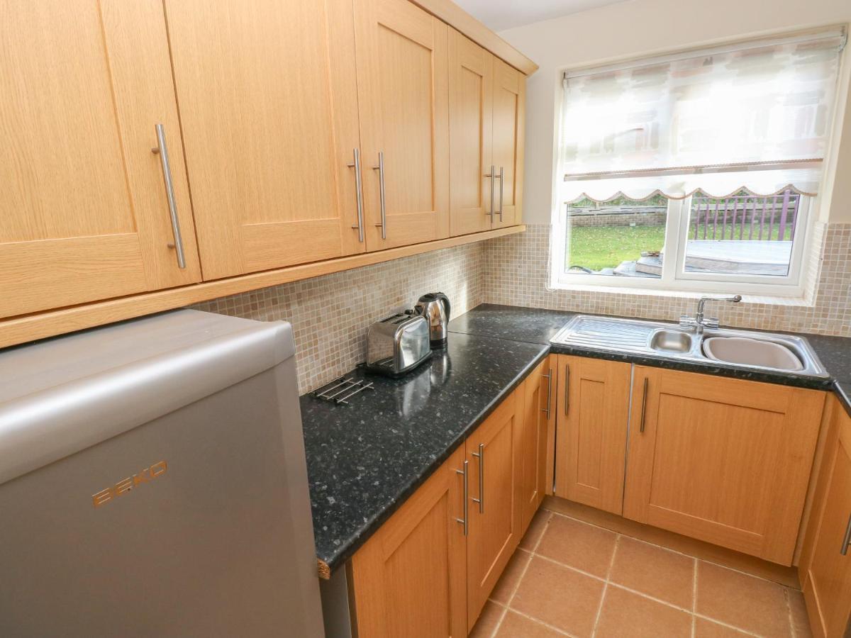 Ffau'R Ddraig Villa Llanelli Buitenkant foto