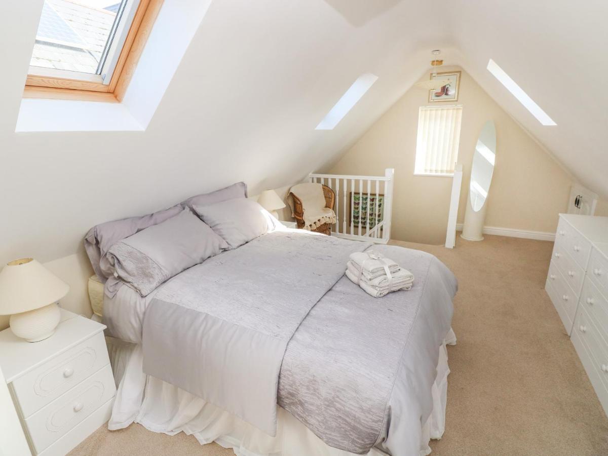 Ffau'R Ddraig Villa Llanelli Buitenkant foto