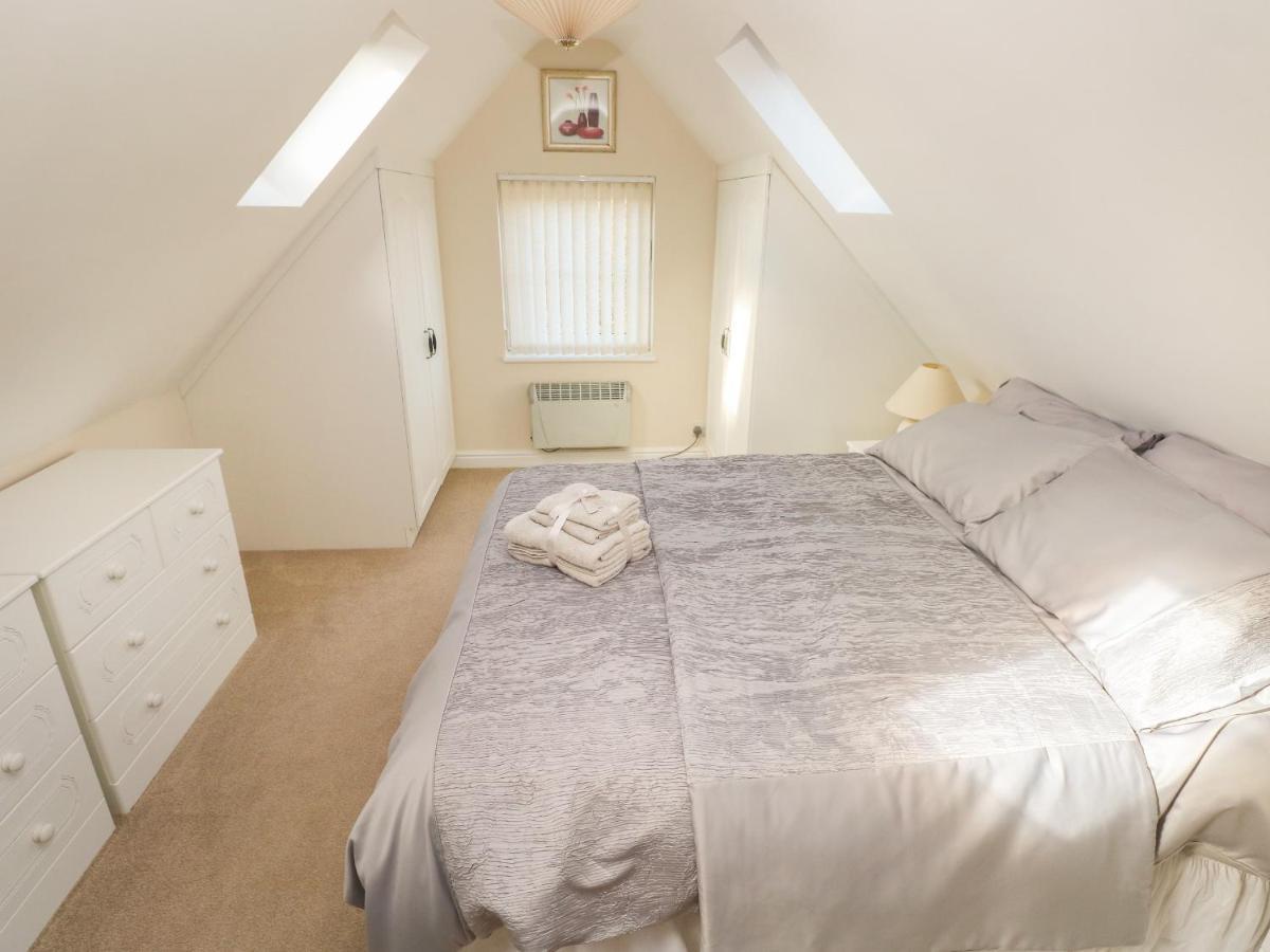 Ffau'R Ddraig Villa Llanelli Buitenkant foto